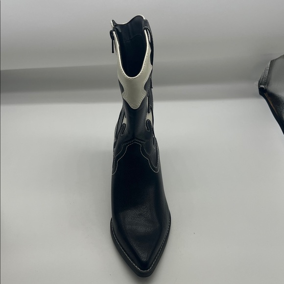 Universal Thread - Western Black And White Pointed Toe Cowboy Boots Size 6.5 - Picture 9 of 13